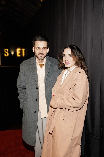 Виктория Дайнеко с женихом