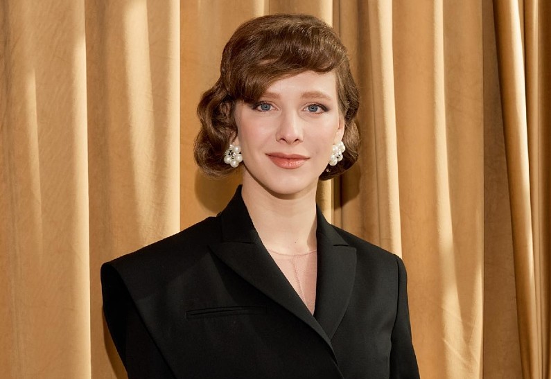 Лиза Арзамасова, Анастасия Гребёнкина, Женя Малахова, Снежина Кулова и многие другие на светском чаепитии