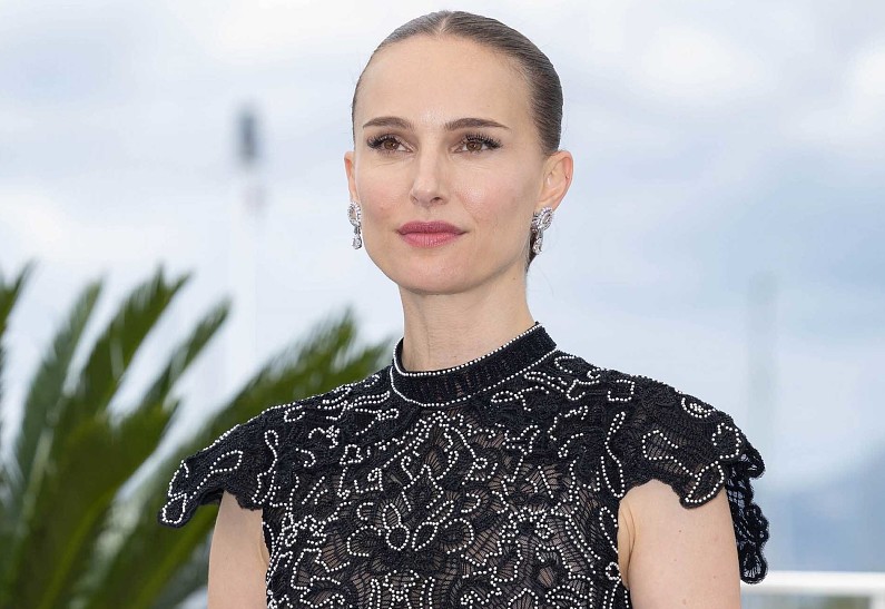 Звезда вечера: Натали Портман предстала в мини-платье на Каннском фестивале