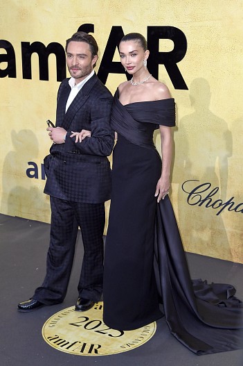 Эд Вествик и Эми Джексон (украшения Chopard)