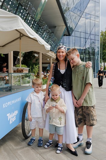 Екатерина Минкевич с детьми