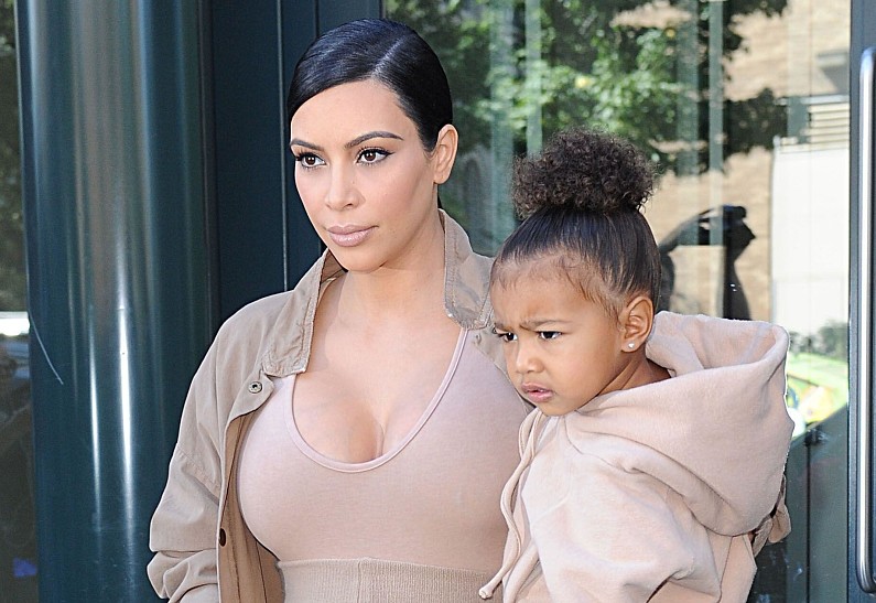 Ким Кардашьян запретила Канье Уэсту приближаться к детям
