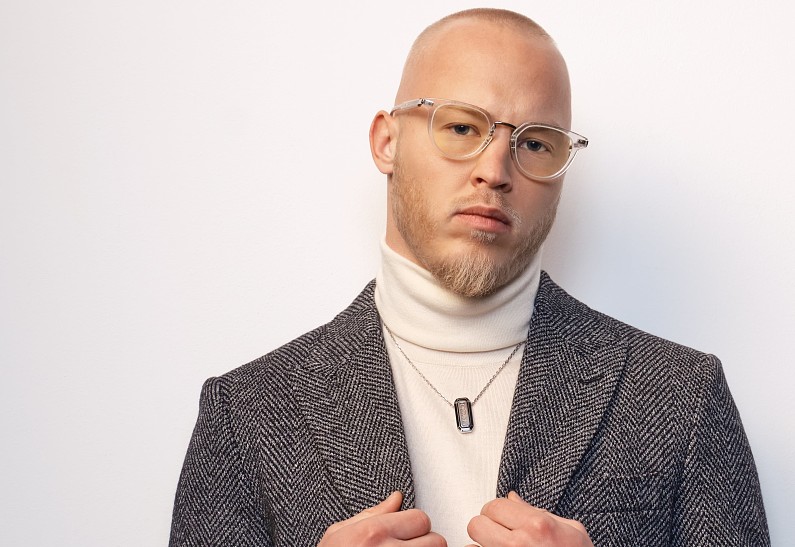 EIRINE разработал специальный талисман для автогонщика Никиты Мазепина