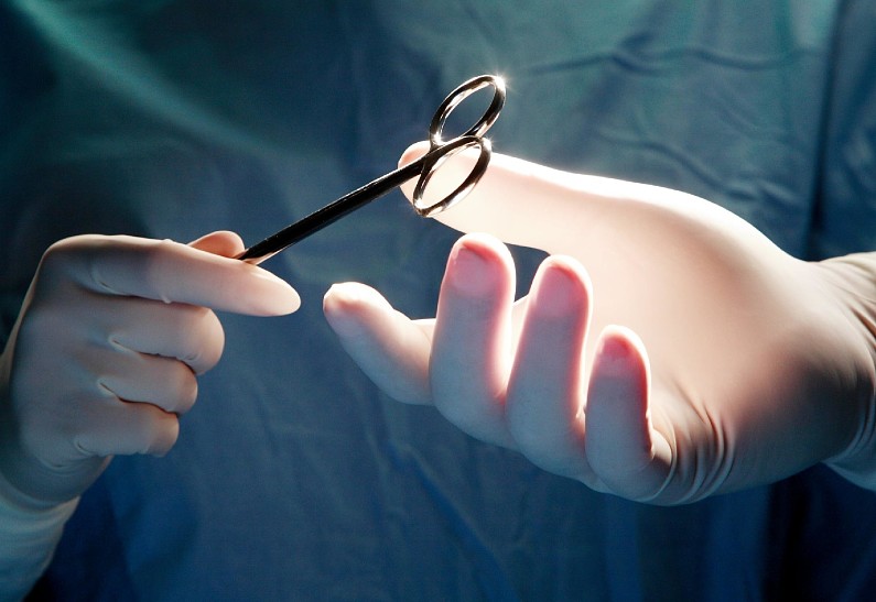 Пластические операции до совершеннолетия — да или нет?