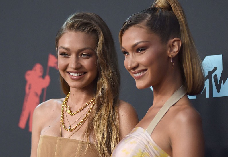 Джиджи и Белла Хадид признались, что у них есть тайная сестра, которую скрывали долгие годы