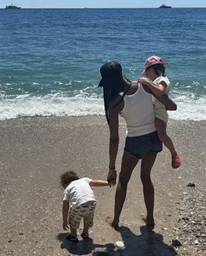 Наоми Кэмпбелл с детьми