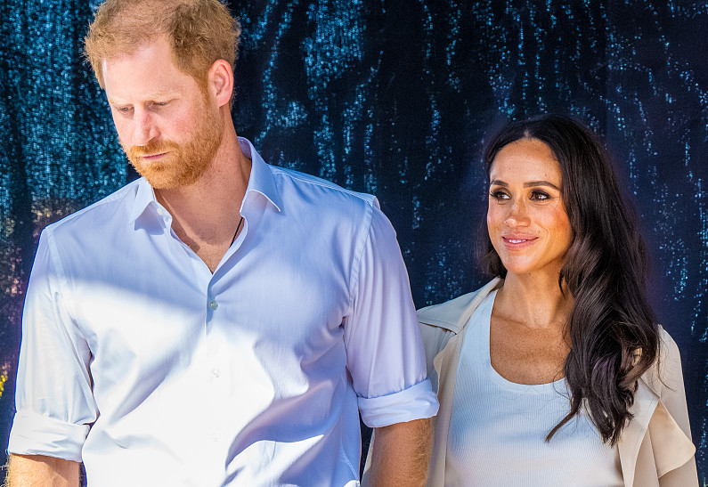 «Это лицемерие»: принца Гарри и Меган Маркл сравнили со скандальным принцем Эндрю