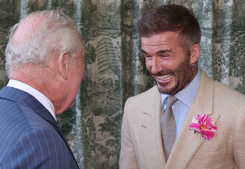 Бруклин Бекхэм и Никола Пельтц узнали о рыцарском титуле Дэвида бекхэма из новостей