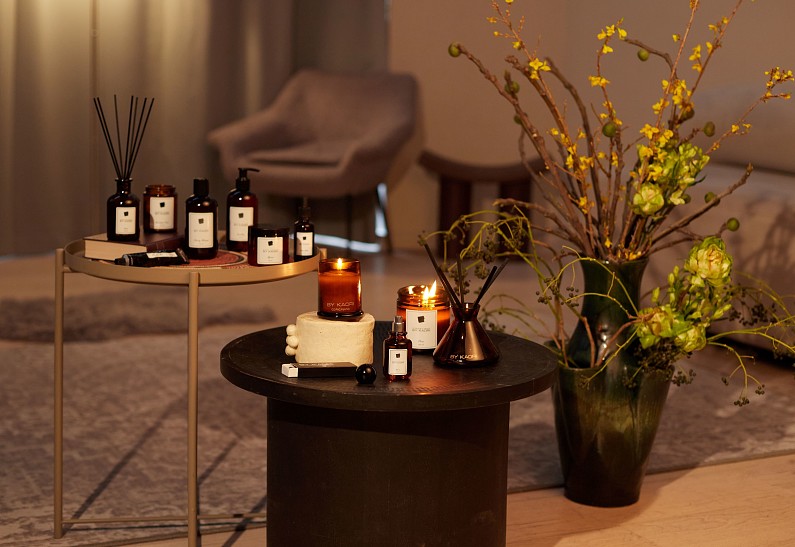 Лето в доме: как подобрать интерьерный аромат для разных зон квартиры