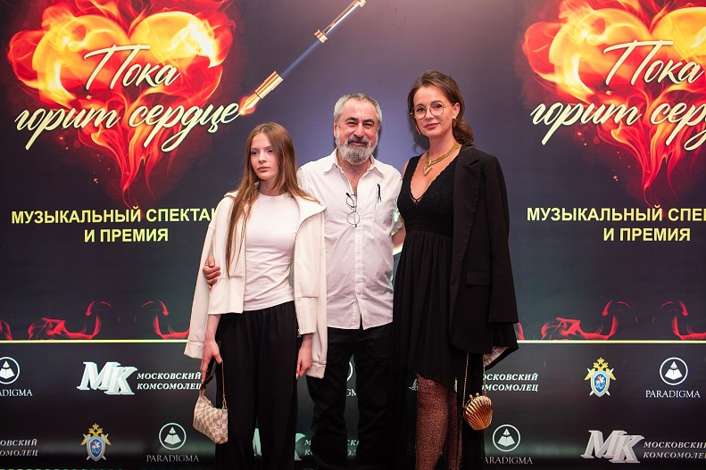 Александр Толмацкий с семьей