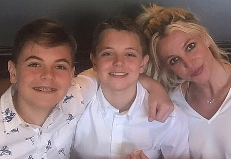 Финансовые игры: друзья Бритни Спирс не верят в искренность ее общения с сыном