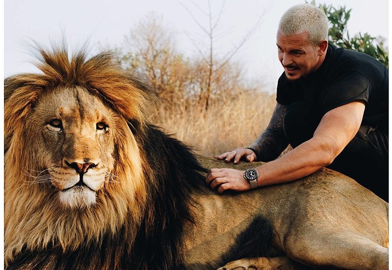 NORQAIN и Дин Шнайдер представили лимитированную серию часов Wild One Hakuna Mipaka