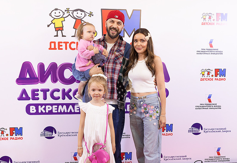 Звезды отметили День защиты детей в Кремле