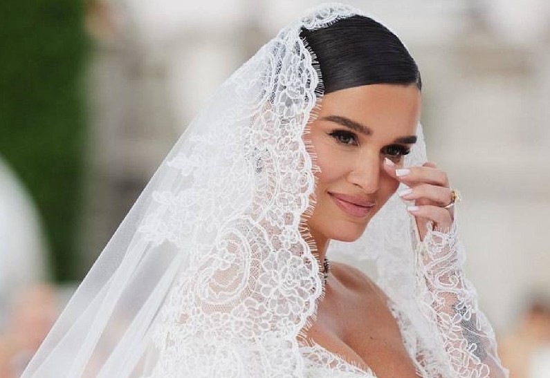 Ксения Бородина показала фотографии со свадьбы с Николаем Сердюковым