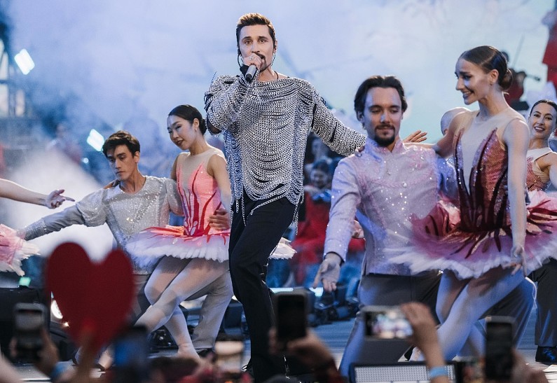 Филипп Киркоров, Яна Рудковская, Игорь Крутой и другие гости стадионного концерта Димы Билана