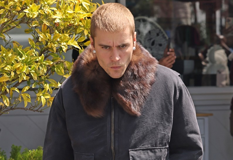 Джастин Бибер неожиданно сменил никнейм в соцсетях на фоне слухов о разводе 