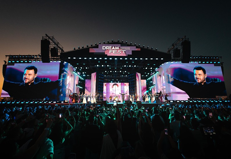 Ведущими музыкального фестиваля DREAM FEST в Баку станут Регина Тодоренко и Милош Бикович
