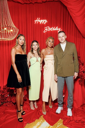 Елена и Антон Пинские, Алина Буре с сестрой Лианой