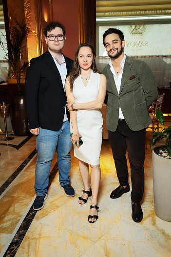 Ако, Виктория Толокова, Константин Тарасюк