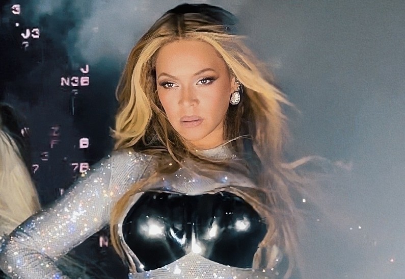 Бейонсе едва избежала серьезной травмы на концерте