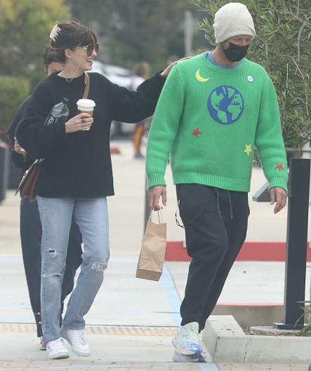 Дакота Джонсон и Крис Мартин