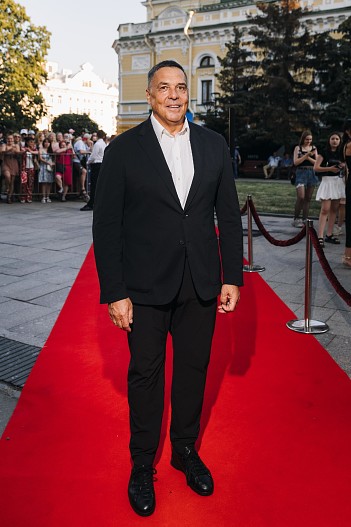 Александр Любимов