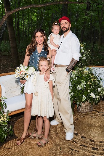 Ассоль и ST с дочерьми