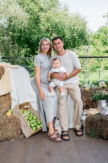 Виолетта и Роман Власовы с сыном