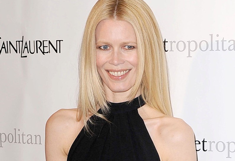 Клаудия Шиффер повторила свою культовую фотосессию 33-летней давности