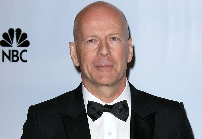 Тяжелобольной Брюс Уиллис оказался прикован к постели 