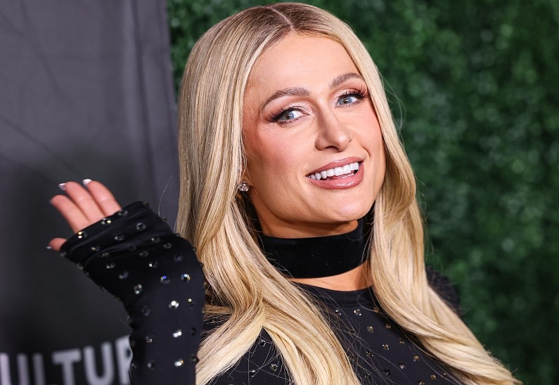 Пэрис Хилтон и Machine Gun Kelly заметили вместе на публике