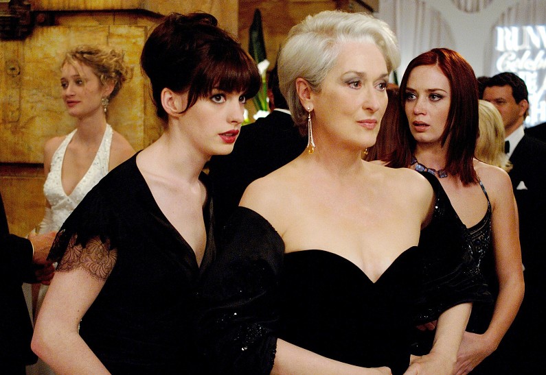 Возвращение легенд: Энн Хэтэуэй и Мерил Стрип заметили на съемках «Дьявол носит Prada 2»