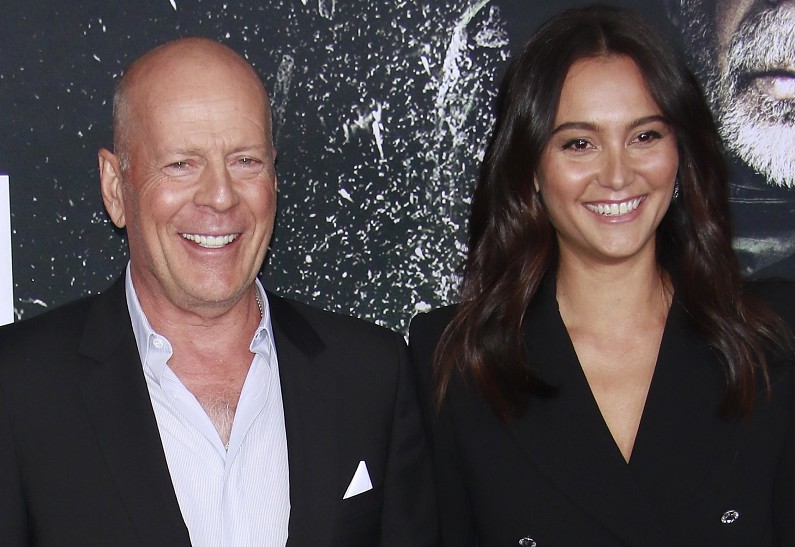 Жена Брюса Уиллиса прокомментировала страшные слухи о здоровье Брюса Уиллиса
