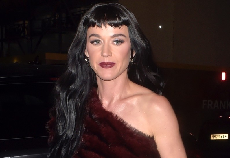 Новый роман? Кэти Перри застали в объятиях мужчины на яхте после разрыва с Орландо Блумом