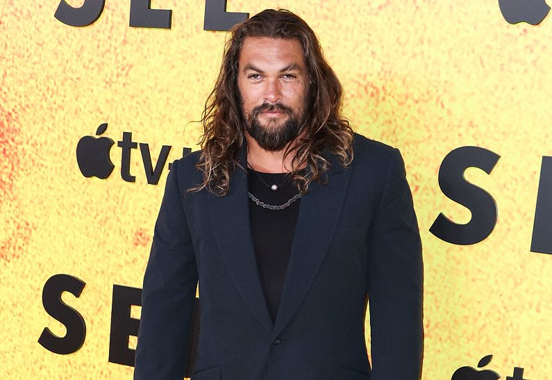 Джейсон Момоа поделился страшным опытом, который убедил его бросить курить