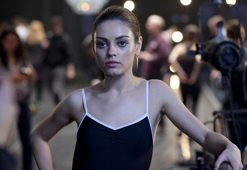 Строгий режим и 12-часовые тренировки: Мила Кунис раскрыла секреты подготовки к роли в «Чёрном лебеде»