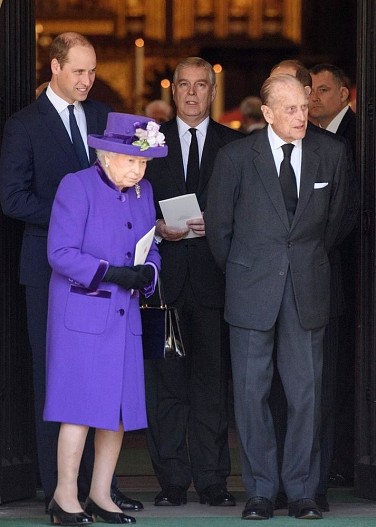 Принц Уильям, Елизавета II, принц Эндрю, принц Филипп