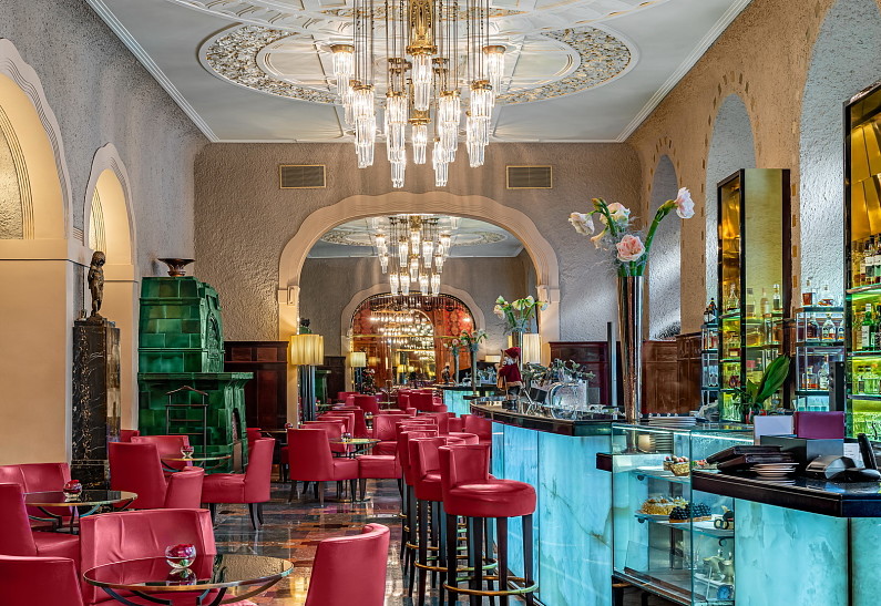 Новая коллекция летних миксов в лобби-баре Гранд Отеля Европа