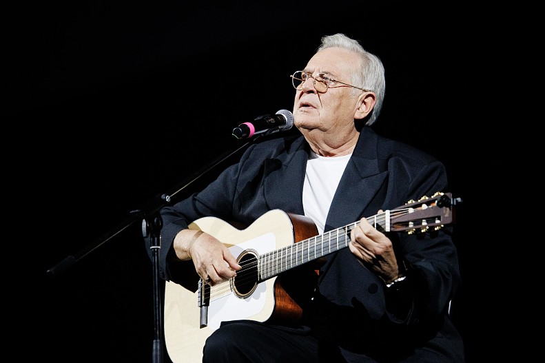 Юрий Стоянов