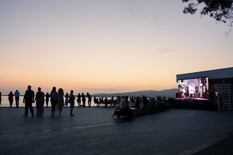 Кино на набережной