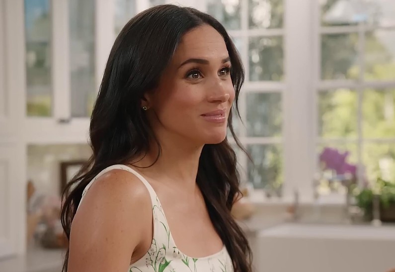 Меган Маркл показала, как готовит на кухне в дорогом ювелирном обвесе