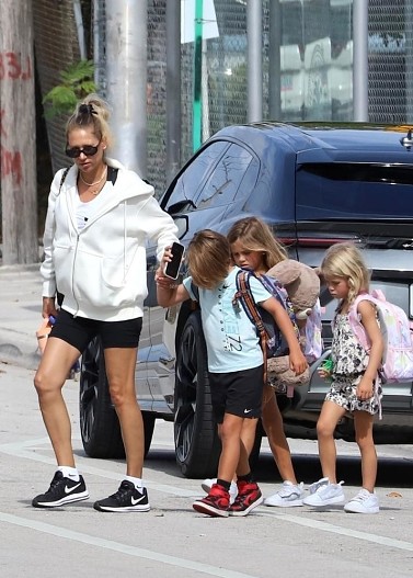 Анна Курникова с детьми