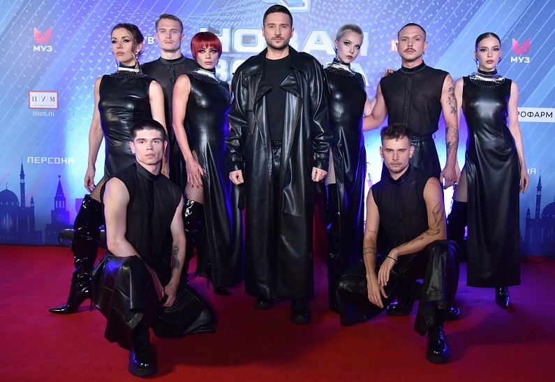 Яна Рудковская, Сергей Лазарев, Александра Ребенок, Сергей Бурунов, AY YOLA и другие гости вечера премьер на «Новой волне»