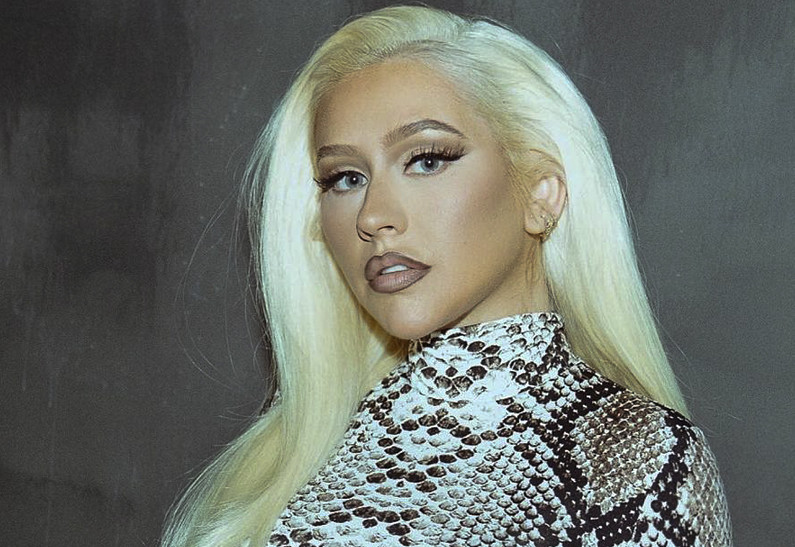 Похудевшая Кристина Агилера восхитила поклонников новым снимком в купальнике