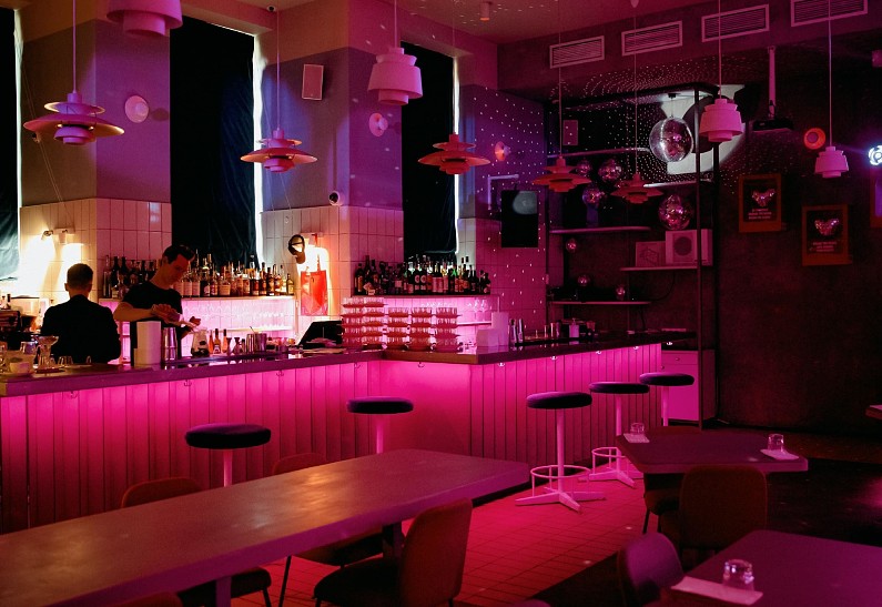 Вечеринка Playlist 2 в Happy End: за диджейским пультом Юлия Хлынина, Ярослав Могильников, Саша Киселёва и другие актеры