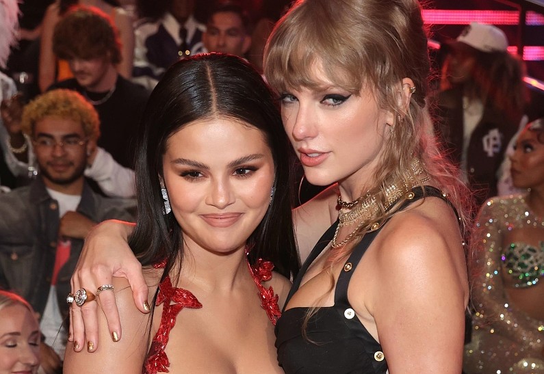 Селена Гомес поздравила Тейлор Свифт с помолвкой