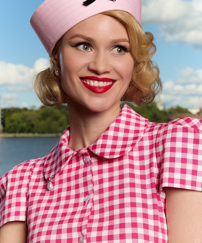 Лучшие бьюти-образы актрис с фестиваля «КОРОЧЕ» 2025