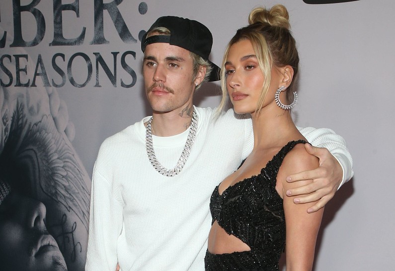 Джастин Бибер сделал одинаковые кроссовки для своей жены Хейли и сына Джека