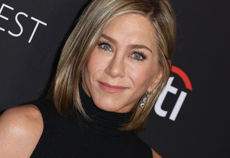 Дженнифер Энистон вновь замечена на свидании с Джимом Кертисом