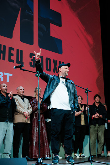 Юрий Быков и съемочная группа проекта